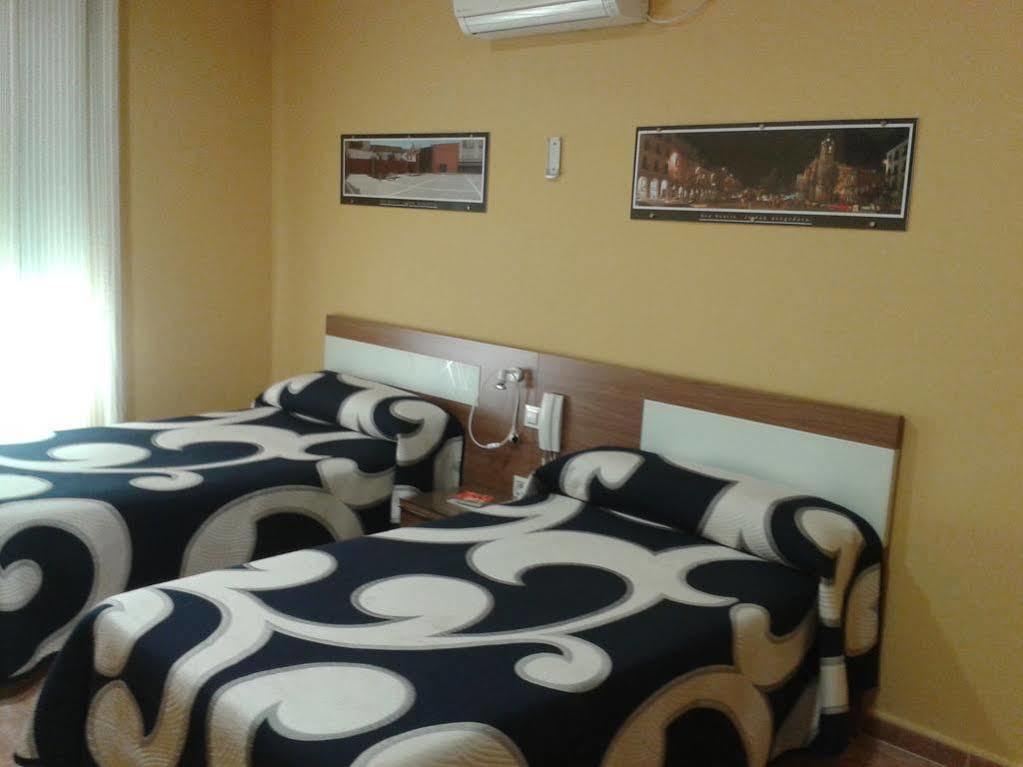 Hostal Restaurante El Paraiso Don Benito Exteriör bild